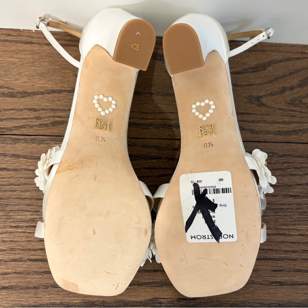 Badgley Mischka White Joanna Ankle Strap Sandal NWOB Size 8.5 - Picture 10 of 10